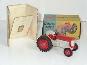 【送料無料】ホビー 模型車 車 レーシングカー マッセイファーガソントターボックスパッケージb corgi massey ferguson 65 tracteur 50 cret avec interne demballage|hokushin