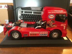 【送料無料】ホビー 模型車 車 レーシングカー コレクタラインスケールメルセデスレースボックスcollectors line echelle 110 mercedes camion de courseessocret|hokushin