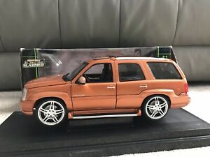 【送料無料】ホビー　模型車　車　レーシングカー キャデラックエスカレードスケールfast and the furious cadillac escalade echelle 118 defectueux