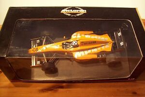 【送料無料】ホビー　模型車　車　レーシングカー マクラーレンデビッドクルサードオレンジ118 mclaren mp412 david coulthard 1997 orange testcar