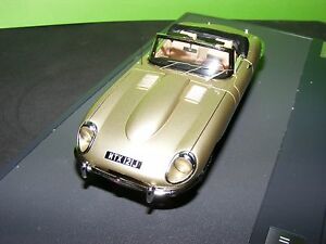 【送料無料】ホビー　模型車　車　レーシングカー ジャガータイプシリーズゴールドロードスターブラックフードスケールマトリックスjaguar e type series ii roadster en ornoir capuche echelle 143 nla rare matrice