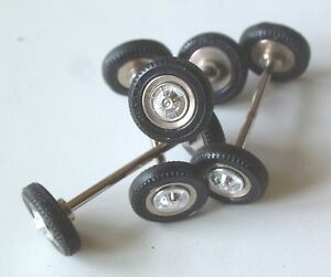 【送料無料】ホビー　模型車　車　レーシングカー ホイールroues solido corgy toys