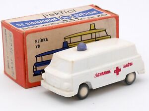 【送料無料】ホビー　模型車　車　レーシングカー ボックスチェコドイツigra barkas ambulance avec sa boite vintage czech toy gdr ddr