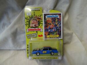 【送料無料】ホビー　模型車　車　レーシングカー バケツシボレーモンテカルロ1983 chevrolet monte carlo de garbage pail kids par greenlight