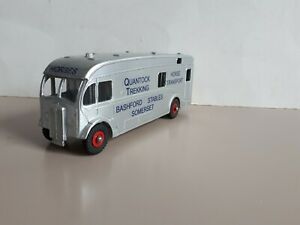 送料無料 ホビー 模型車 車 レーシングカー コードボックスサマセットカラーリングtres Rare Code 3 Dinky Horse Box En Livree De Somerset Riding Stables Elteachermurcia Com