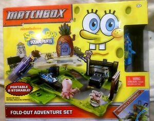 【送料無料】ホビー　模型車　車　レーシングカー マッチスポンジmatchbox fold out playset spongebob