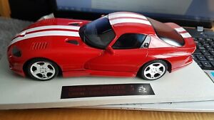 【送料無料】ホビー　模型車　車　レーシングカー コレクションダッジバイパースケールls de collection dodge viper gts 1996 scale 118｜hokushin