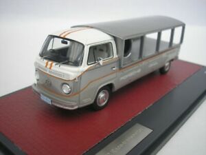 【送料無料】ホビー　模型車　車　レーシングカー フォルクスワーゲンフォルクスワーゲンポルシェトラックマトリックスvw volkswagen t2 porsche camion 1976 143 matrix mx42105041 neuf