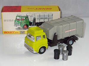 【送料無料】ホビー　模型車　車　レーシングカー ベッドフォードワゴンビンdinky bedford tk refuse wagon 978 avec tous les 4 poubelles