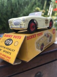 【送料無料】ホビー　模型車　車　レーシングカー オースティンヒーリースポーツdinky toys austin healey 100 sports