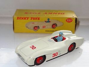 【送料無料】ホビー　模型車　車　レーシングカー ハブメルセデスベンツdinky mercedes benz voiture de courserouge 237 moyeux