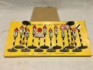 【送料無料】ホビー　模型車　車　レーシングカー サインdinky road sign setcretno 47