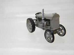 【送料無料】ホビー　模型車　車　レーシングカー sトターaeso32 187 tracteur metallgus avec defauts, farbschaden