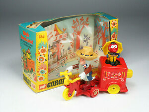 【送料無料】ホビー　模型車　車　レーシングカー コーギーマジックストボックスイングランドcorgi 859 magic roudabout mchenrys strike amp; zebedee box 143e england
