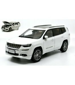 【送料無料】ホビー　模型車　車　レーシングカー ジープコマンダー×ホワイトjeep commander 4x4 2018 white 118