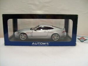 【送料無料】ホビー　模型車　車　レーシングカー ジャガーjaguar xkr coupe, 2012, liquid argent, autoart 118, emballage dorigine｜hokushin