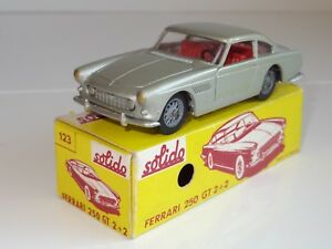 【送料無料】ホビー　模型車　車　レーシングカー フェラーリグアテマラw solido ferrari 250 gt 22 123