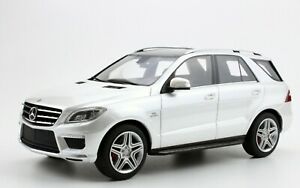 【送料無料】ホビー　模型車　車　レーシングカー メルセデスホワイトベンツワイスビアンカmercedes ml63 amg v8 biturbo 2012 white ls004c 118 benz resine weiss bianca