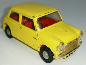 【送料無料】ホビー　模型車　車　レーシングカー オースティンミニオリジナルビンテージスポットvintage triang spot on 211 austin seven mini rare jaune original
