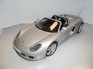 【送料無料】ホビー　模型車　車　レーシングカー ポルシェカレラaa78046 by autoart porsche carrera gt 118