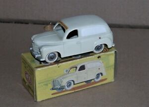 【送料無料】ホビー　模型車　車　レーシングカー ルノーcij 355 renault colorale ambulance