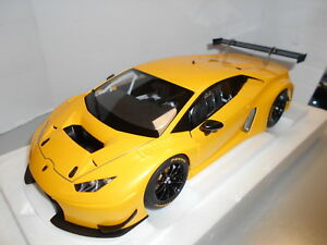 【送料無料】ホビー　模型車　車　レーシングカー ランボルギーニグアテマラaa81528 by autoart lamborghini huracan gt3 118