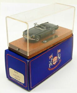 【送料無料】ホビー　模型車　車　レーシングカー レモデルスケールカーモデルメドジーンrae models echelle 143 whit metal voiture modele 43391mgbvert
