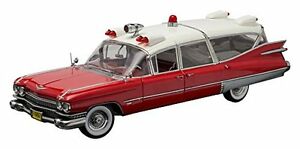 【送料無料】ホビー　模型車　車　レーシングカー キャデラックモデルライトcadillac ambulance red white 118 model green light｜hokushin