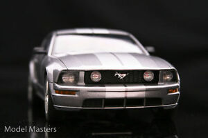 【送料無料】ホビー　模型車　車　レーシングカー フォードムスタングタングステンバージョン118 autoart 2005 ford mustang gt tungstene argent 2004 autoshow version