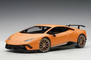 【送料無料】ホビー　模型車　車　レーシングカー ランボルギーニパフォーマンスモデルlamborghini huracan performante 2017 composite voiture modele 45,588円