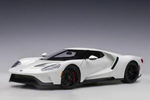 【送料無料】ホビー　模型車　車　レーシングカー フォードモデルカーford gt 2017 composite voiture modele 72941｜hokushin