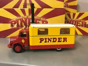 【送料無料】ホビー　模型車　車　レーシングカー サーカスコレクショントラックキッチンpinder cirque collection cuisine camion