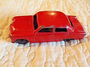 【送料無料】ホビー　模型車　車　レーシングカー セダンレッドdinky toysford sedan rouge170