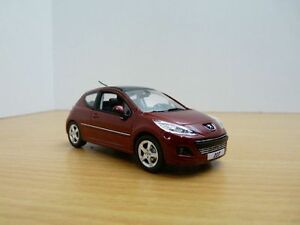 【送料無料】ホビー　模型車　車　レーシングカー プジョードアpeugeot 207 3 portes rouge 143 2009