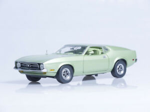 【送料無料】ホビー　模型車　車　レーシングカー フォードマスタンググリーンmaquette 118 1971 ford mustang sportsroof vert moyen 23,345円
