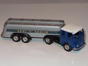 【送料無料】ホビー　模型車　車　レーシングカー メルセデスベンツガソリンタンカーa marklin mercedes benz aral petrol tanker 8032