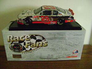 【送料無料】ケビン＃タズ新人プラチナカーの2001 KEVIN HARVICK # 29 GOODWRENCH TAZ ROOKIE PLATINUM CAR 1 OF 624