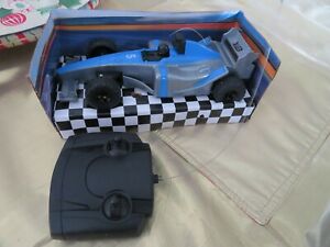 【送料無料】アクションサウンドリモコンインディ・レーシング・カーがピットストップシリーズ：スケールVroom Action Sound Remote Control Indy Racing Car Pit Stop Series 1:24 Scale