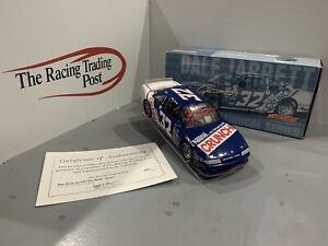 【送料無料】デイル・ジャレットネスレアクションのダイカストで形造られたサイン入りのクランチ2000 Dale Jarrett 1990 Nestle Crunch 1/24 Action NASCAR Diecast Autographed