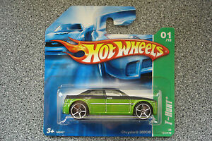 【送料無料】ホットホイールハントクライスラーミントと梳かHot Wheels T Hunt Chrysler 300C Mint and Carded c2007｜hokushin
