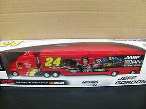 【送料無料】ジェフゴードンドライブを終了するには、飢餓、ホーラアクションJeff Gordon 2013 Drive to End Hunger NASCAR Hauler 1/64 ACTION