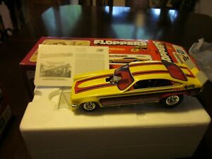 【送料無料】サンプルシリーズです。の社のボックスにおかしい車ベガSample Series. Braskett & Burgin's 1320 Inc. Floppers Funny Car Vega In Box