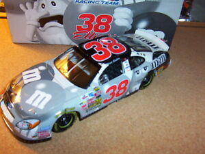 【送料無料】エリオット・サドラー＃のデイトナスペシャルフォードトーラスアクション2004 Elliot Sadler #38 M&M's Daytona Special Ford Taurus 1/24 Action Nascar