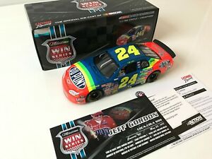 【送料無料】ジェフゴードン＃ボックスでシャーロット勝者新JEFF GORDON #24 1997 Charlotte 600 WINNER 1/24 - New in Box