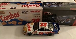 【送料無料】ダイカストで形造られた車の＃エリオットサドラーのコンボトーラスクラブカーのRCCA Diecast Car #38 Elliott Sadler M&M's / Combos 2003 Taurus Club Car 1 of 604