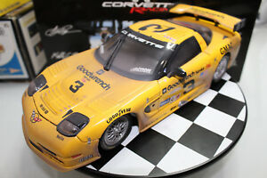 【送料無料】アクション：スケールのデイル・アーンハートコルベット＃レースバージョンAction 1:18 Scale DALE EARNHARDT 2001 CORVETTE C5R #3 RACED VERSION