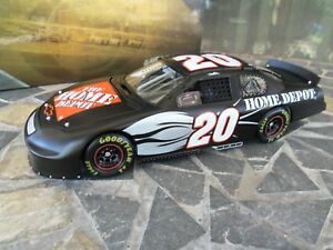 【送料無料】トニースチュワートの＃、ホームデポ、モンテカルロのテスト車。の＃Tony Stewart NASCAR # 20, Home Depot, 2005 Monte Carlo Test Car. #133 of 600