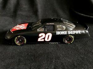 【送料無料】トニースチュワート＃ホーム・デポテストカーモンテカルロエリート：2004 Tony Stewart #20 Home Depot / Test Car Monte Carlo Elite 1:24 15,335円