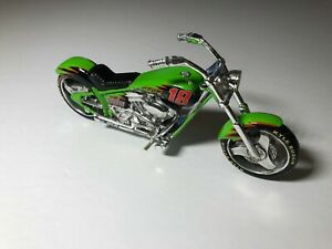 【送料無料】カイルブッシュ道路反乱オートバイコレクション・バッテリー高電圧Kyle Busch Road Rebel Motorcycle Collection - Interstate Batteries High Voltage