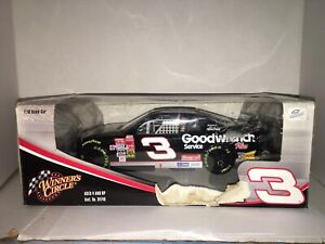 【送料無料】：ベニー・ピアソンのシグネチャによってスケールの車1:18 Scale Car By Nascar 3 Earnhardt 2005 Benny Pearson Signature